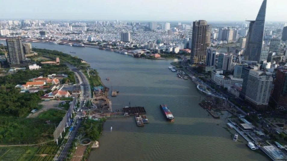 CẦU ĐI BỘ QUA SÔNG SÀI GÒN CHÍNH THỨC ĐỔ BÊ TÔNG TRỤ CHÍNH